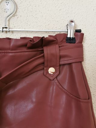 Falda chica talla M de Zara.