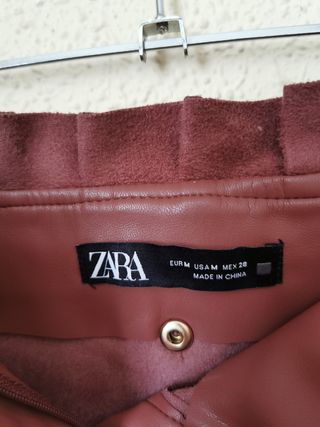 Falda chica talla M de Zara.