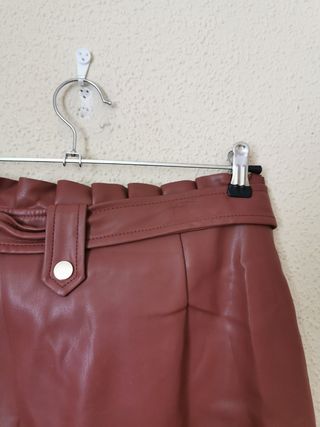 Falda chica talla M de Zara.