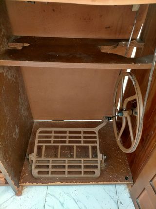 Máquina de coser Singer de colección y mueble