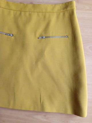 Mini falda de Zara Basic.