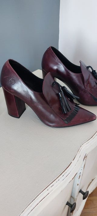 Zapato tacón burdeos