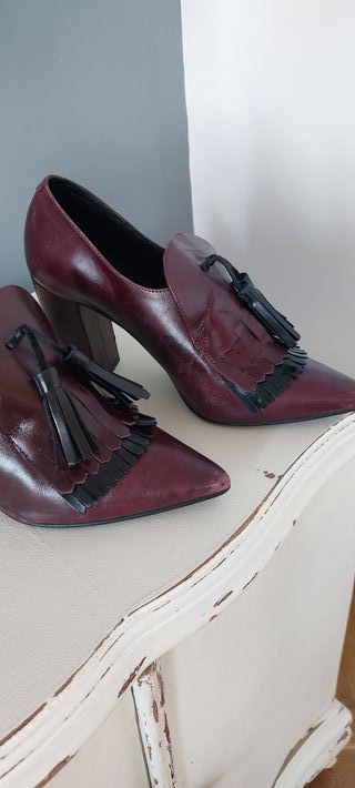 Zapato tacón burdeos