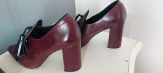 Zapato tacón burdeos