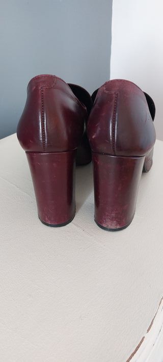 Zapato tacón burdeos