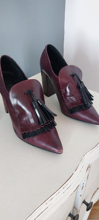 Zapato tacón burdeos
