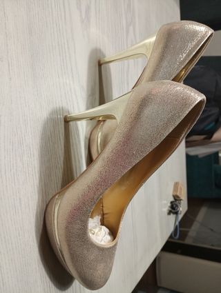 ZAPATOS / TACÓN. COLOR CHAMPAGNE 