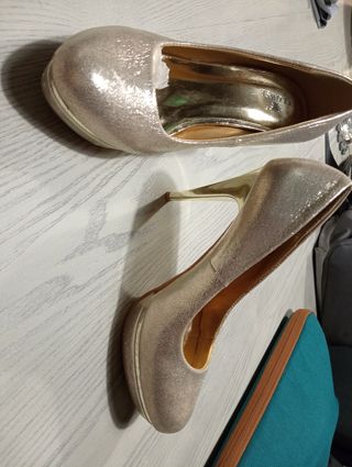 ZAPATOS / TACÓN. COLOR CHAMPAGNE 