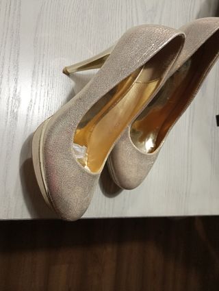 ZAPATOS / TACÓN. COLOR CHAMPAGNE 