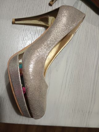 ZAPATOS / TACÓN. COLOR CHAMPAGNE 