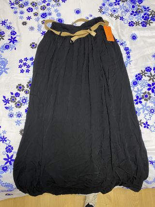 Falda larga negra sin estrenar
