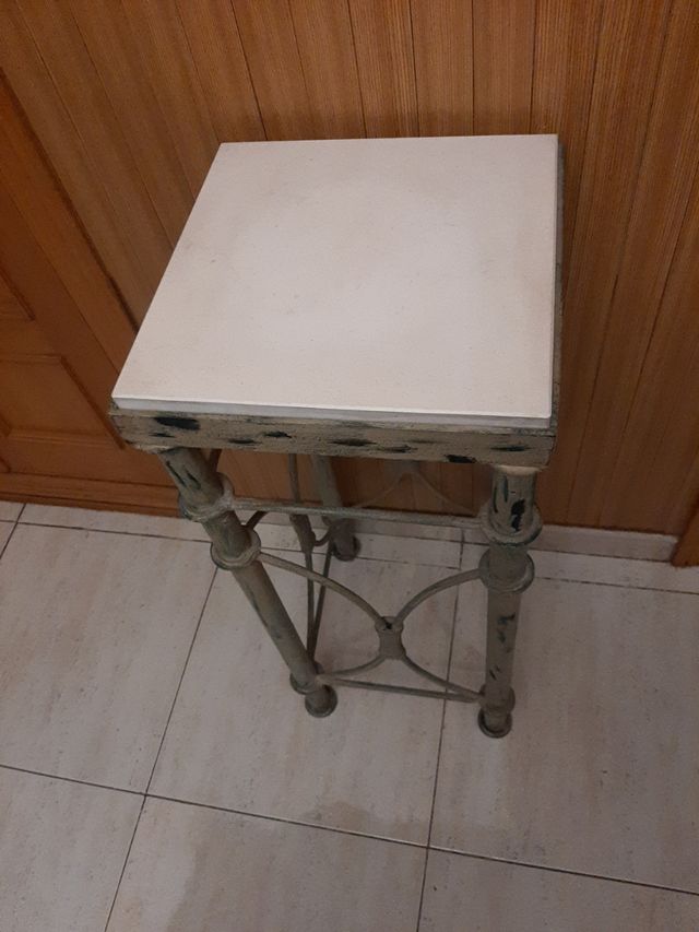 pedestal peana expositor hierro y mármol