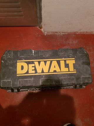 Radial Dewalt 750 V