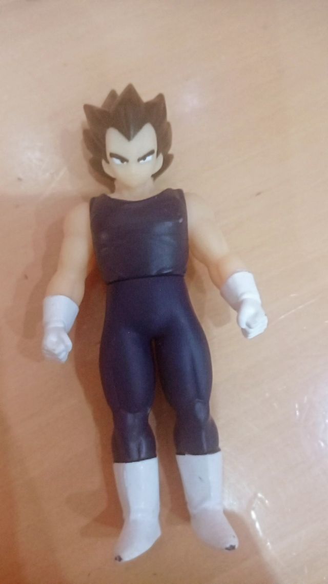 Muñecos dragón ball:Goku, vegeta, piccolo.