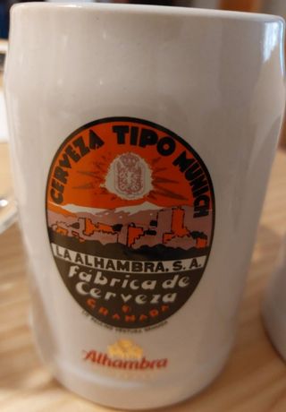 Lote de 5 jarras de cerveza