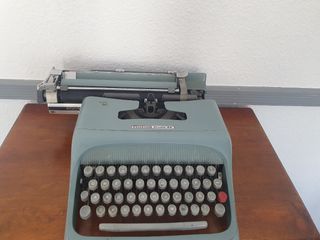 Máquina de escribir Olivetti Studio 44