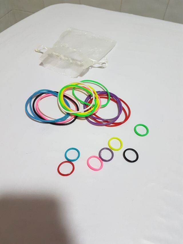 Pulseras y anillos