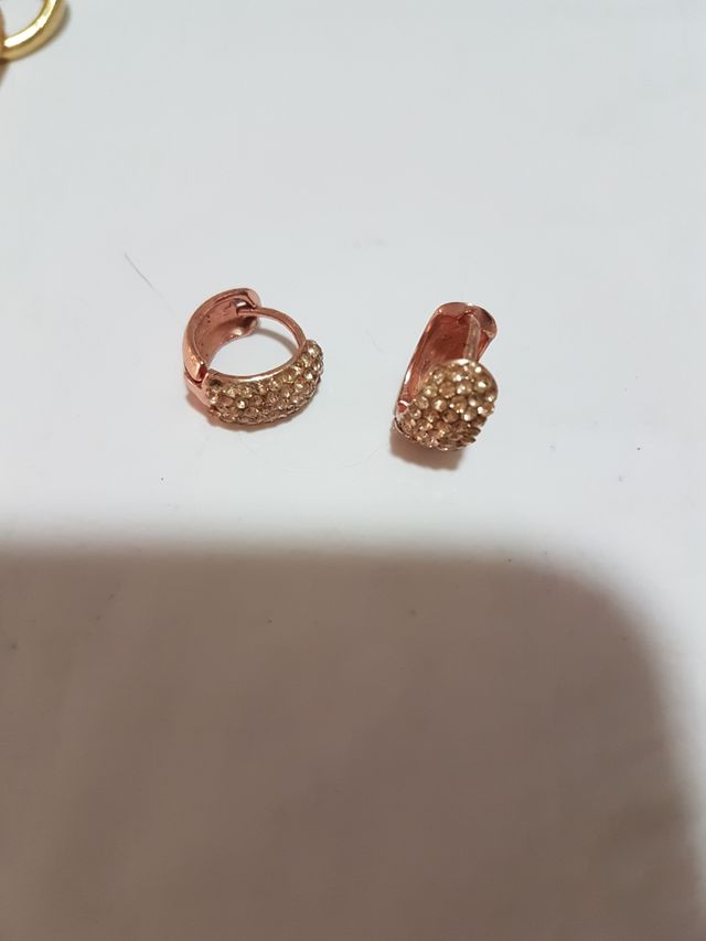 Colgante, anillo y pendientes