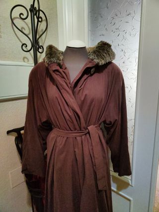 Gabardina con capucha