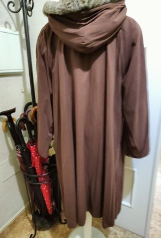 Gabardina con capucha