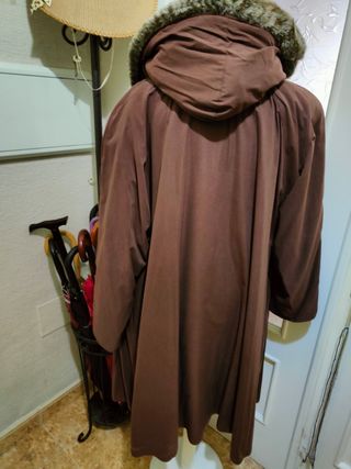 Gabardina con capucha