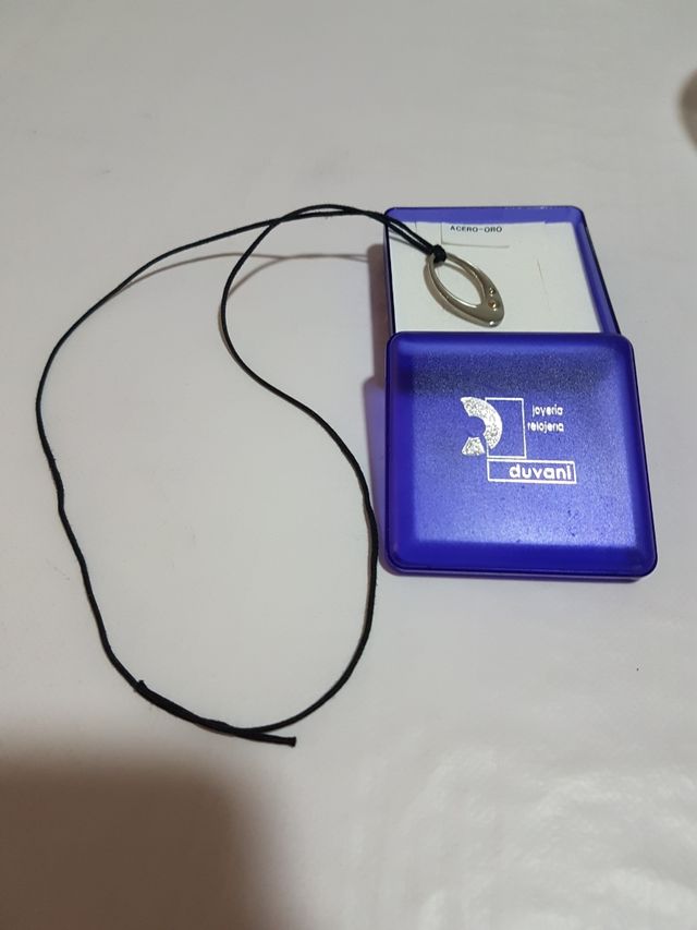 Colgante con cordón