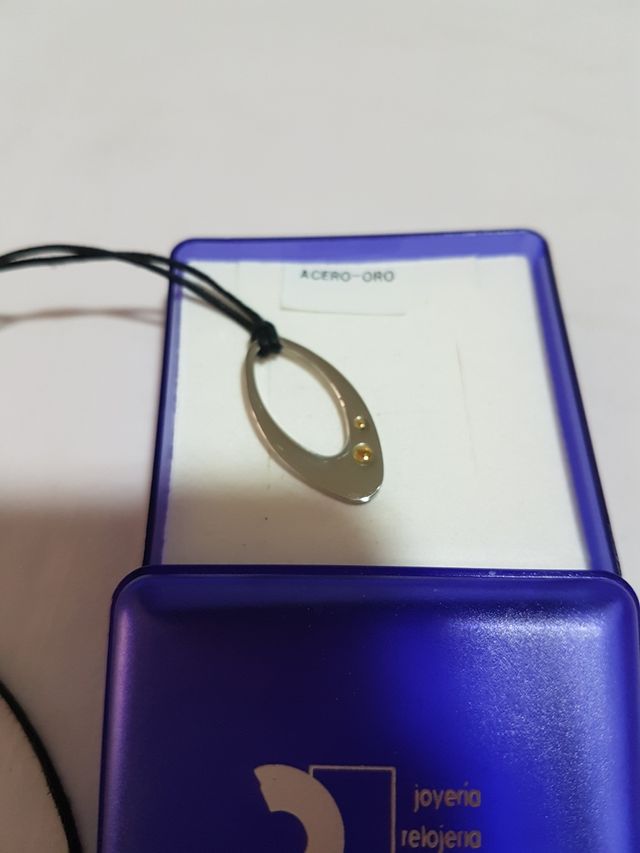 Colgante con cordón