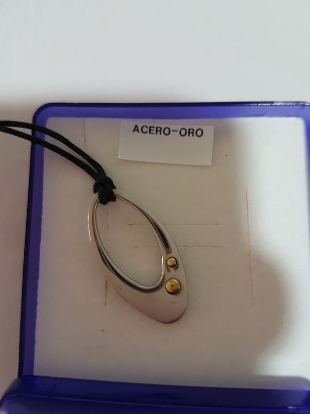 Colgante con cordón