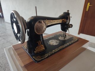 maquina de coser funciona pero para decoración