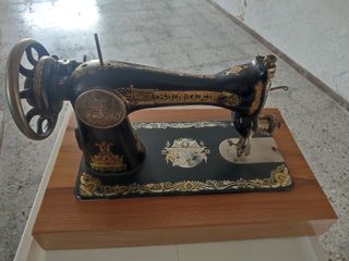 maquina de coser funciona pero para decoración