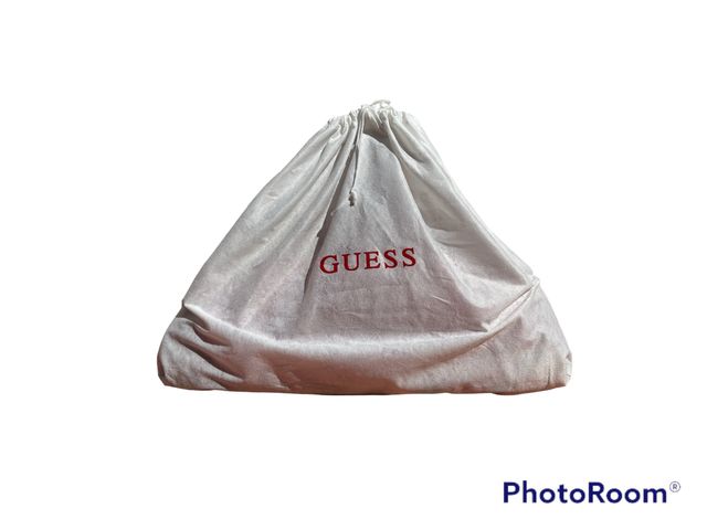 Bolso grande rojo de la marca GUESS