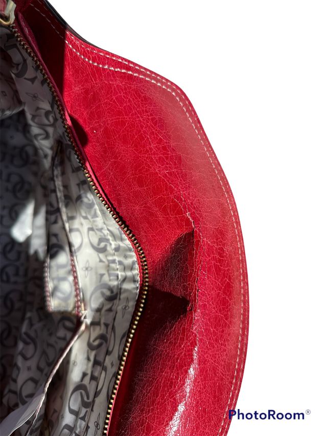 Bolso grande rojo de la marca GUESS