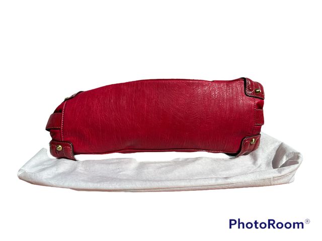 Bolso grande rojo de la marca GUESS