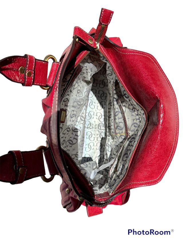 Bolso grande rojo de la marca GUESS