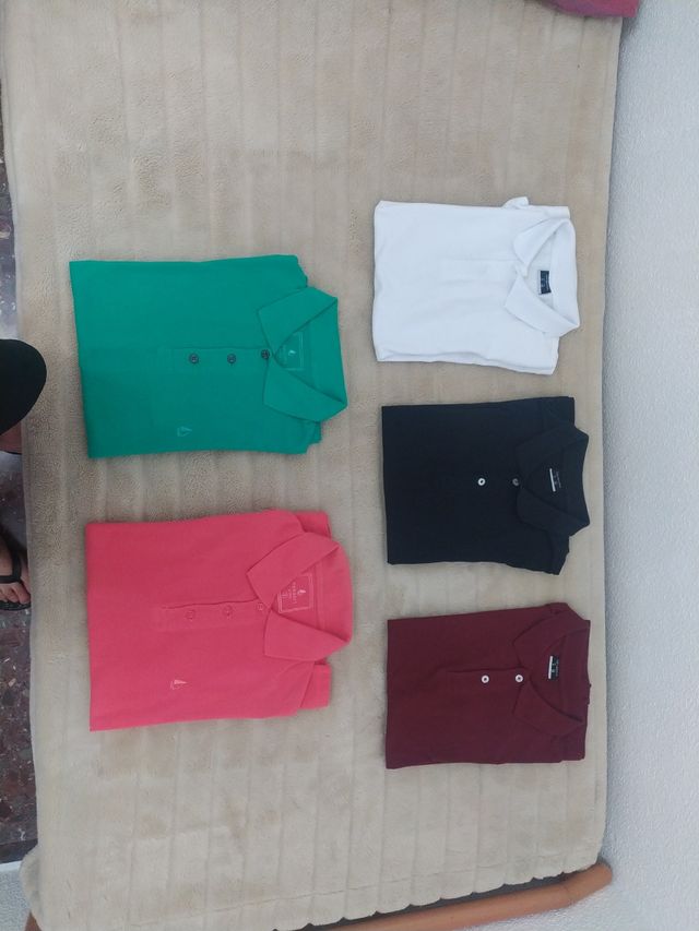 Vendo polos (talla s y m).
Muy buenas condiciones