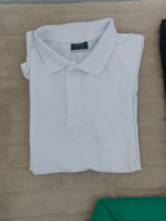 Vendo polos (talla s y m).
Muy buenas condiciones