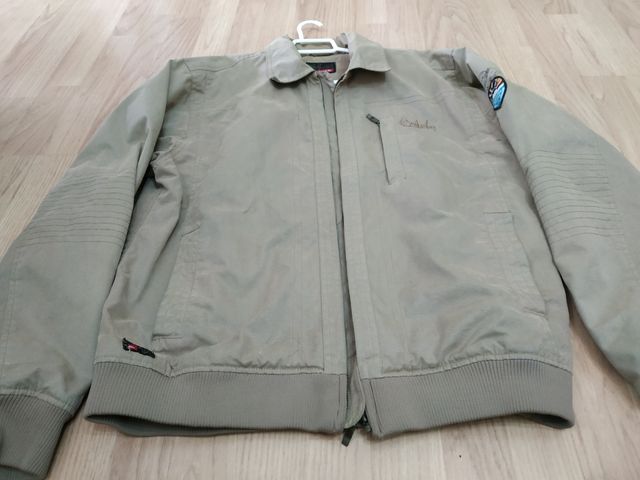 cazadora quiksilver talla L color beige perfecto e