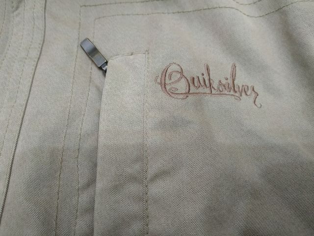 cazadora quiksilver talla L color beige perfecto e