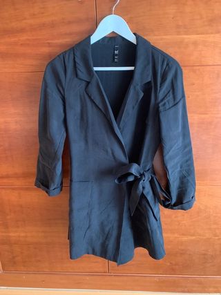 Vestido-pantalón negro de Zara