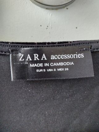 Body negro y rayas doradas