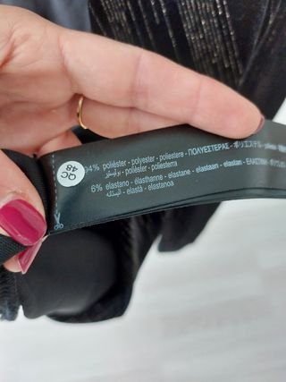 Body negro y rayas doradas