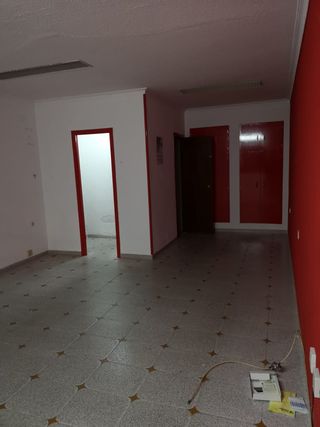 Local Bién situado, buén paso, (Centro),