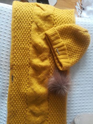 gorro y bufanda mostaza mayoral