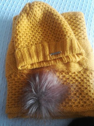 gorro y bufanda mostaza mayoral