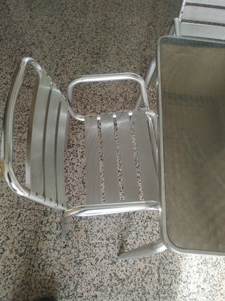 Dos sillas de jardín