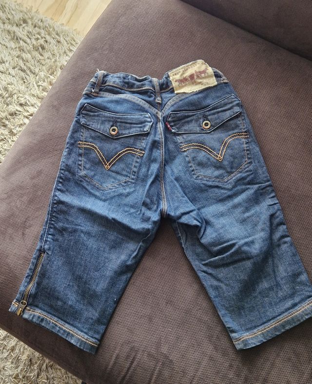 Pantalón corto- Bermuda Levi's. Talla 12