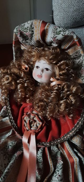 Bambola di porcellana da collezione