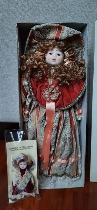Bambola di porcellana da collezione