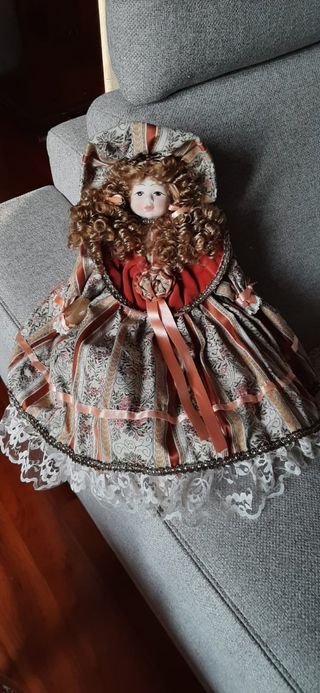 Bambola di porcellana da collezione
