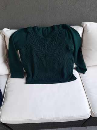 Dos jerséis uno verde y otro azul marino